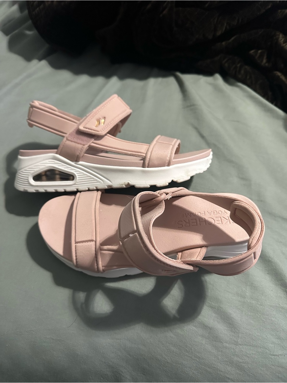 Skechers yoga foam Sandals